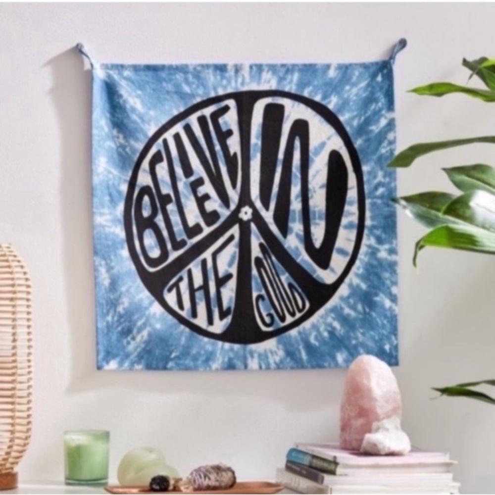 ☮️NWT! Urban Outfitters Believe in The Good Tie-Dye Flag Tapestry